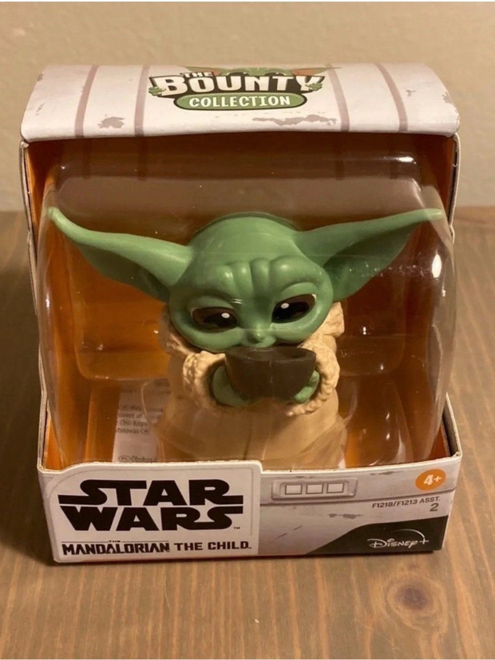 Star Wars The Child figurine Grogu Drinking